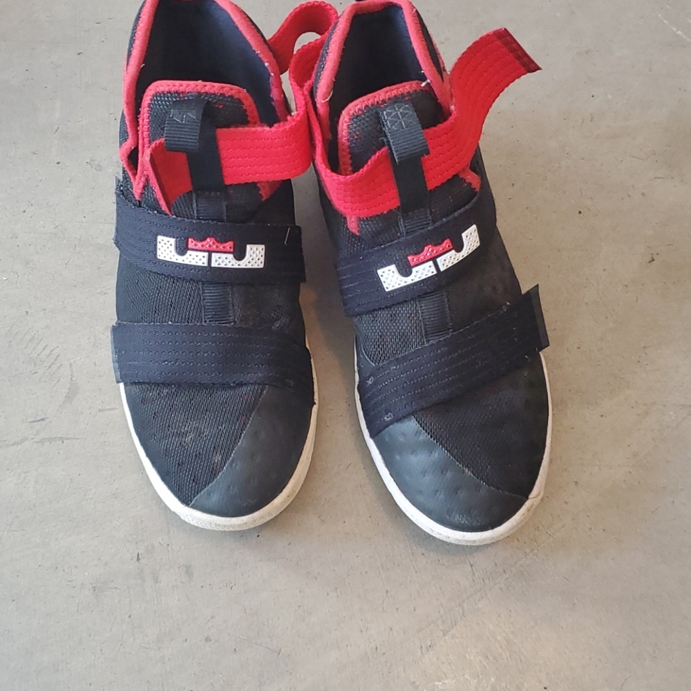 Sneakers - Picture 2 of 3